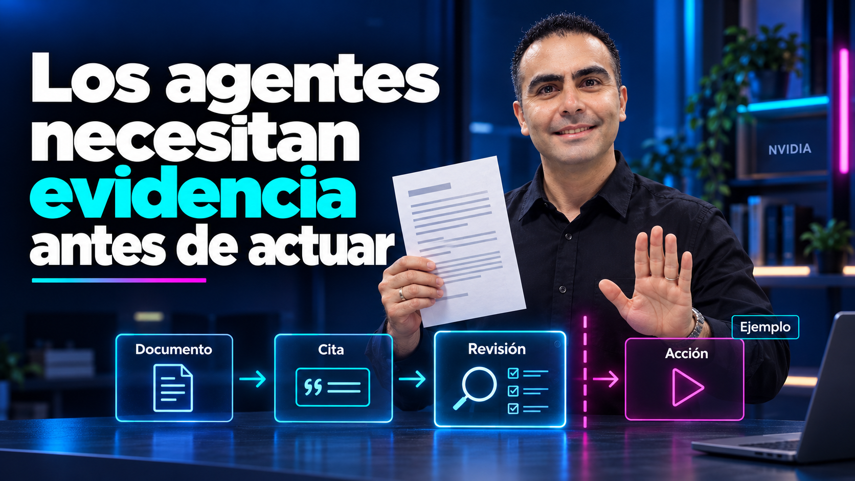 Álvaro sostiene un documento y señala una pausa.